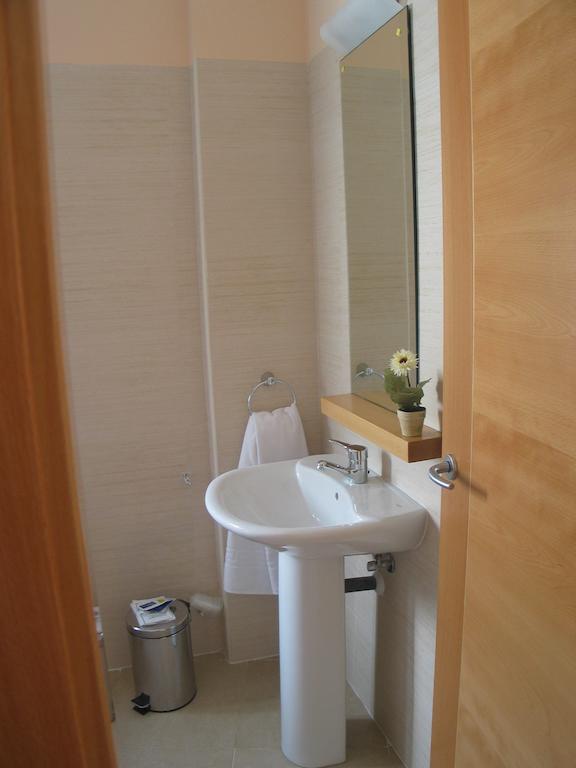 Hostal Ciudad De Caparra Carcaboso Δωμάτιο φωτογραφία